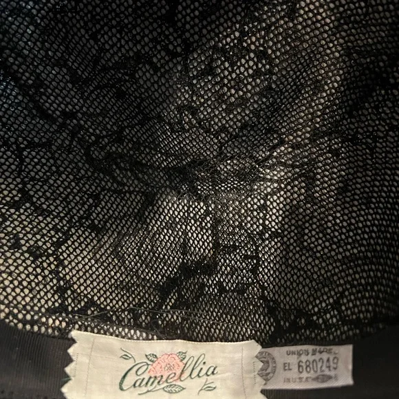 Gorgeous vintage Camellia hat- black, with gold and white! - Picture 3 of 6